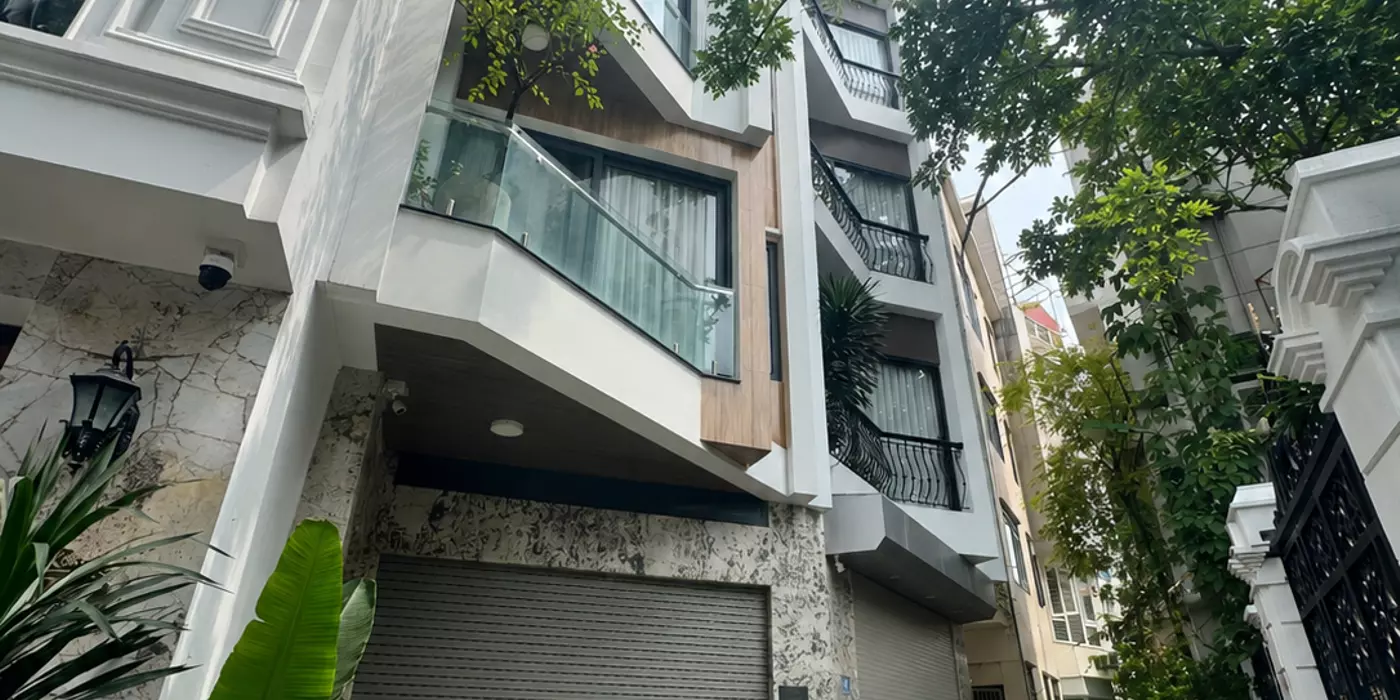 [LONG BIÊN] VIỆT HƯNG NGÕ THÔNG, Ô TÔ NGỦ TRONG NHÀ