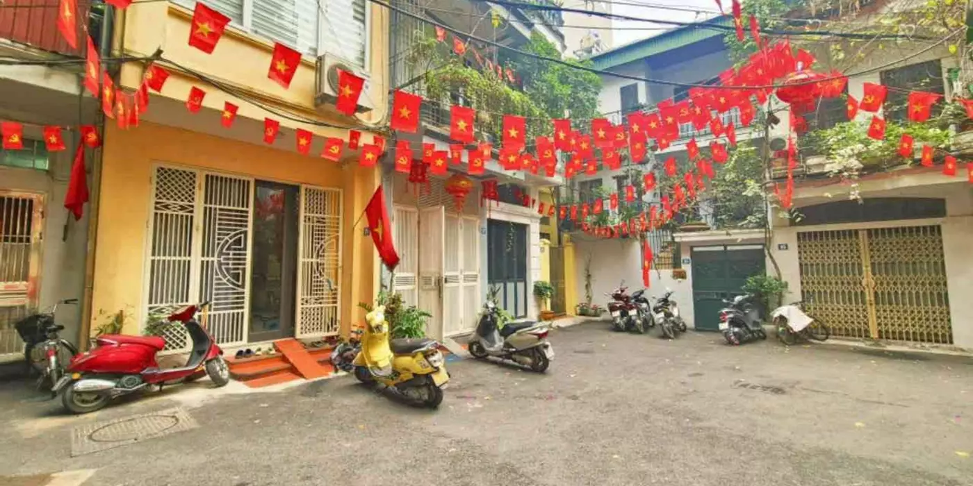 CHỈ  HƠN 8 TỶ - HOÀNG HOA THÁM TÂY HỒ - 35M- Ô TÔ GẦN NHÀ - NHÀ ĐẸP CHỈ XÁCH VA LY VÀO Ở  NGAY