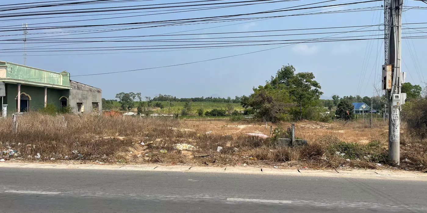 Bán 960m2 đất thổ cư Nguyễn Chí Thanh, LaGi ngộp bank giảm hơn 50%