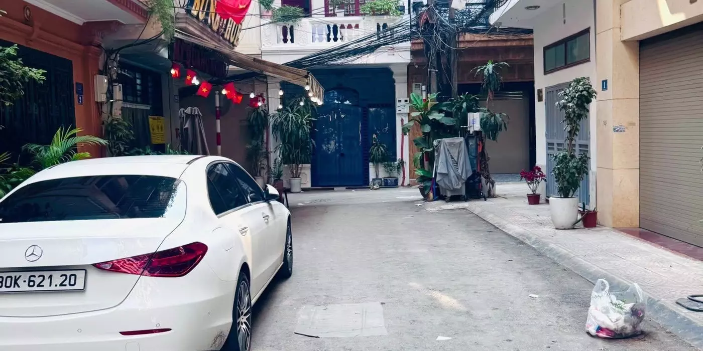 BÁN BIỆT THỰ PHÂN LÔ HOÀNG CẦU - Ô TÔ TRÁNH - 100M2 - 4 TẦNG - MT 10M - 51,5 TỶ
