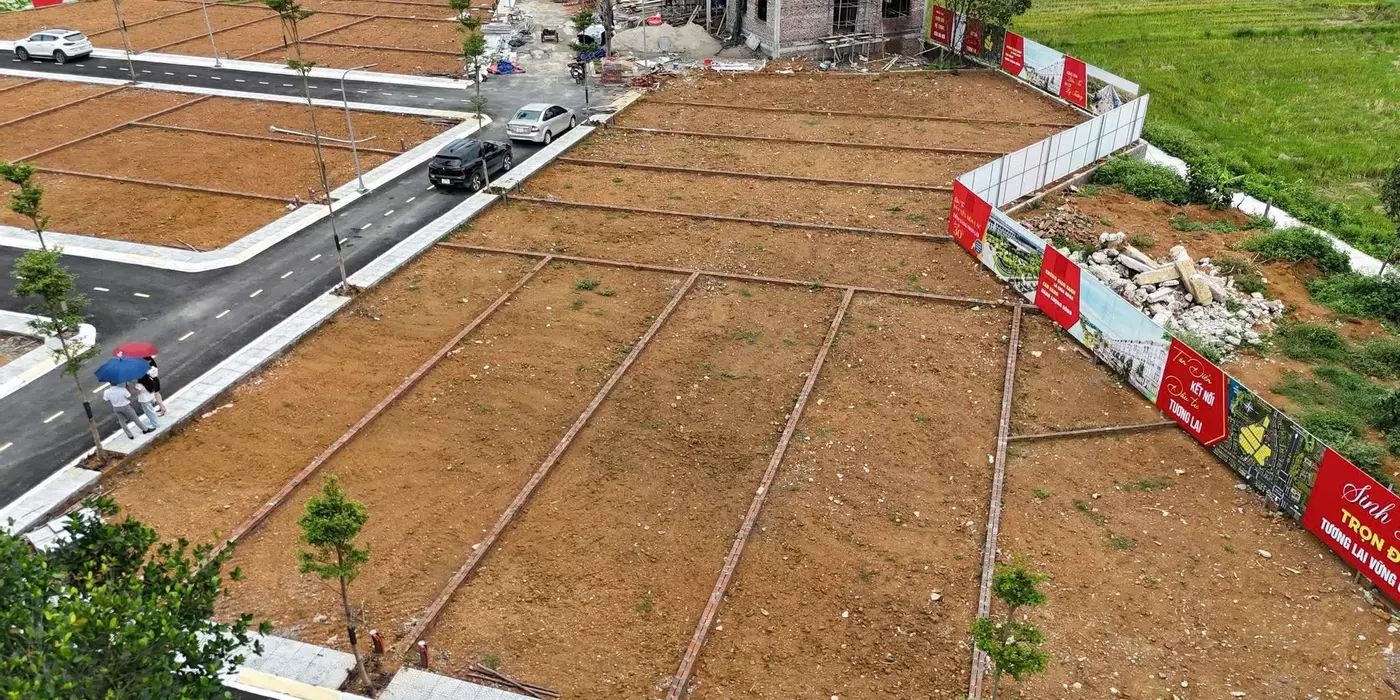 Hót nhất hòa lạc vị trí vàng, lô góc 2 mặt tiền 102m , có việc nên cần bán lại.