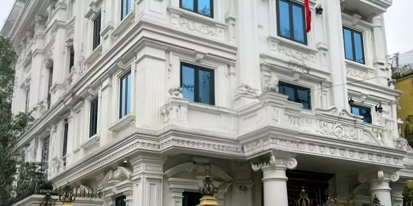 Cho thuê nhà, Chùa Láng, Nguyễn Chí Thanh, THANG MÁY, 327m2x 4T -60 tr