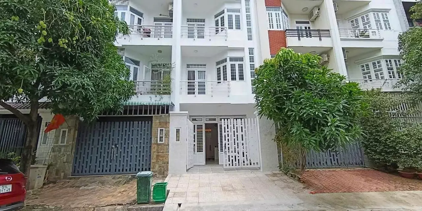 Bán nhà mặt tiền KDC Ba Tơ - Phú Lợi, 5x20, 5 tầng, Mới ở ngay, gần chợ