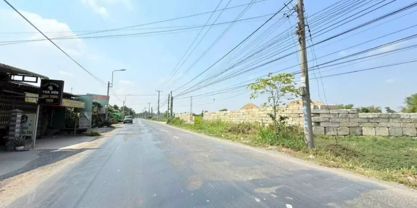 Bán đất mặt tiền tỉnh lộ 822, xã Tân Mỹ tdt 6700m2 ( 900m2 thổ) giá 35 tỷ