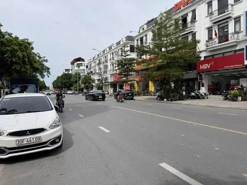 Bán Shophouse Sông Hồng Mặt Đường Thành Trung Gia Lâm - 90m2 Mặt Tiền 6m Đường 30m