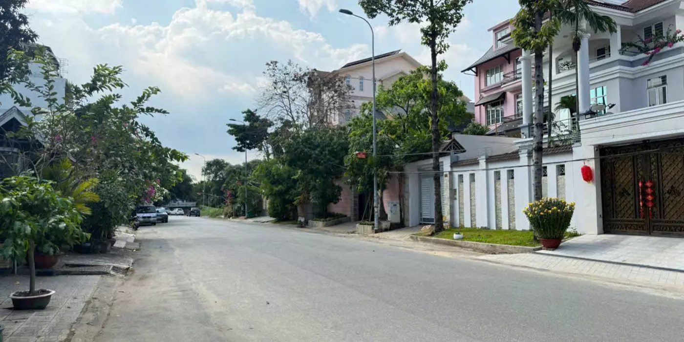 bán  Biệt thự sân vườn Compound VIP Hoa Hồng – Giá tốt nhất khu vực trần não - quận 2