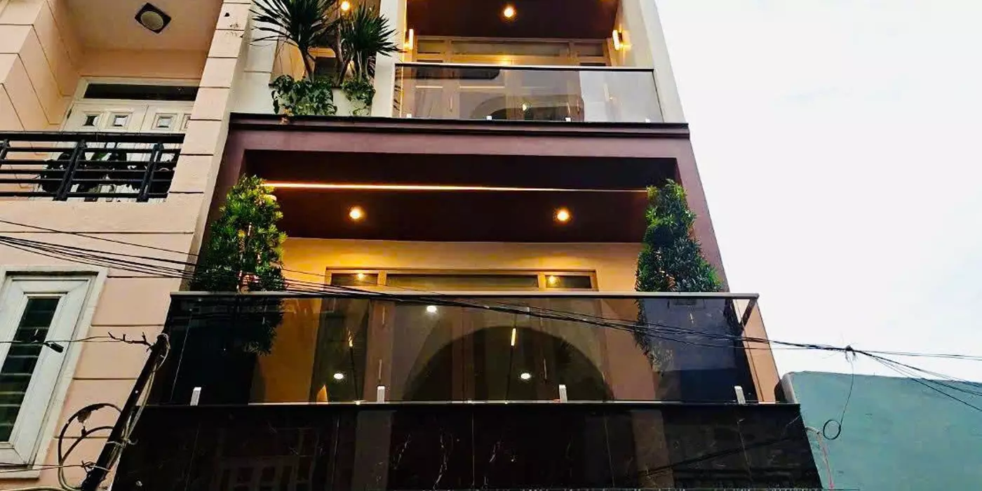 NGAY P.11, GÒ VÁP. GẦN THỐNG NHẤT, NHÀ 5 TẦNG, THANG MÁY, 6 PHÒNG, GARA Ô TÔ