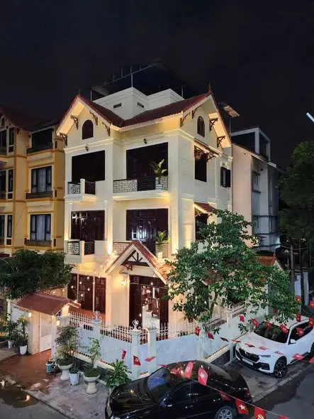 Chủ giảm 10 tỷ, Biệt thự Mỹ Đình 200m2 giá chỉ 38 tỷ- đường trước nhà 25m2- SIÊU ĐẸP