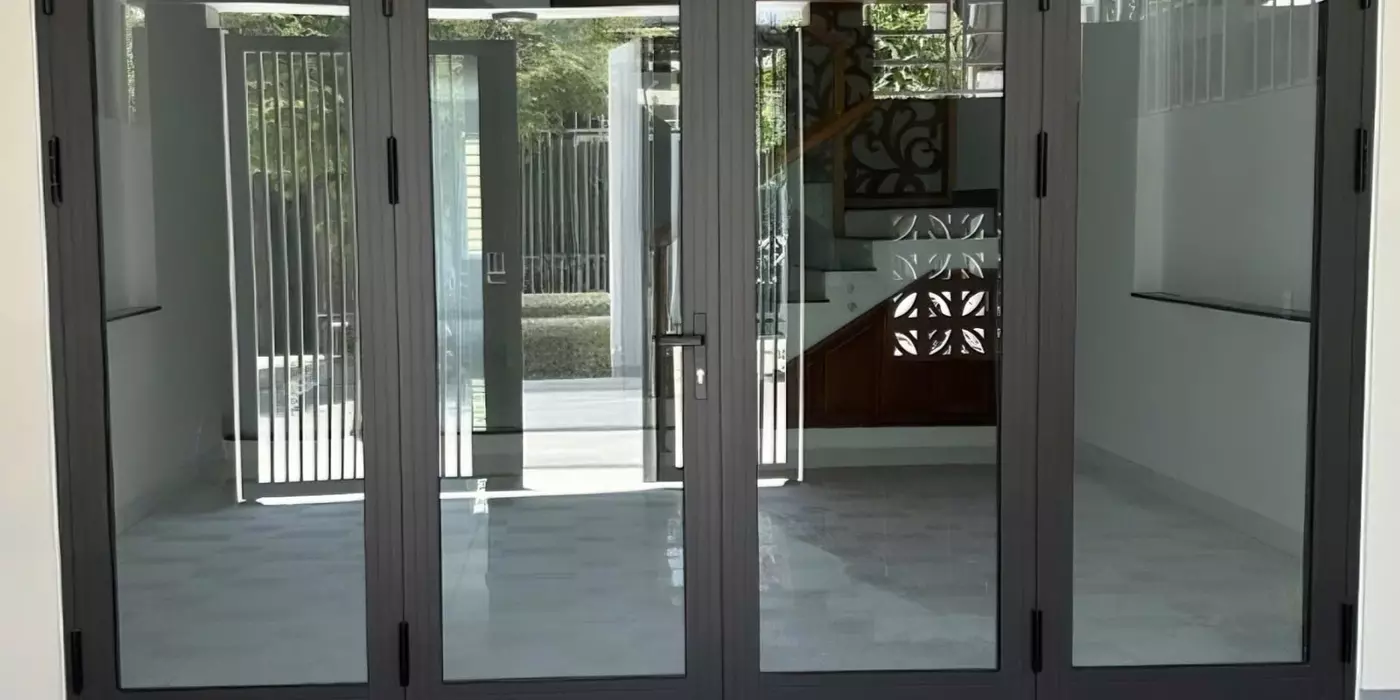 Ở khu đô thị Hòa Xuân mà giá rẻ vô địch. Chỉ nhỉnh 5 tỷ mà có ngay căn nhà 2 tầng kiên cố siêu đẹp.