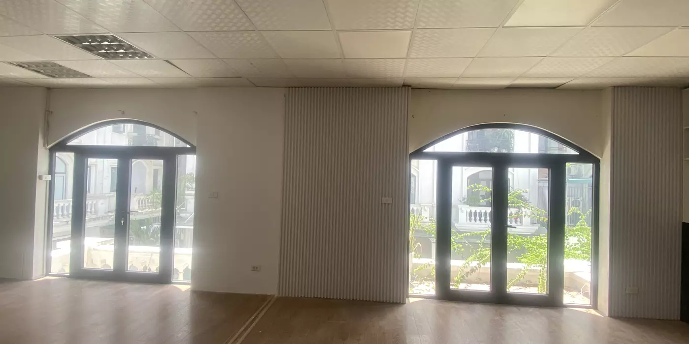 Cho thuê VP ngõ 100 Dịch Vọng Hậu, 3 tầng mỗi tầng 150m