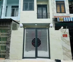 cần bán nhà gấp 1 trệt 1 lầu do chủ nhà đang kẹt tiền ở bình chánh
