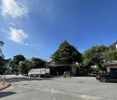 Trung tâm Trâu Quỳ -bán đất thổ cư lô góc 109m2 mtien 5m2 nở hậu đường 13m.0982852808