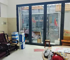 CĂN  ĐÔI NHÀ ĐẸP TẶNG THANG MÁI. SÂN  TRƯỚC, SÂN SAU THÔNG THOÁNG.HẺM ĐƯỜNG KINH DOANH BUÔN BÁN.