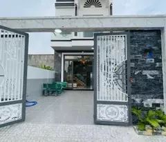Bán Gấp Nhà Ngộp Bình Chánh, ngay trung tâm hành chính huyện, tiện ích đầy đủ, khu dân trí cao ..!