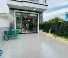Bán Gấp Nhà Ngộp Bình Chánh, ngay trung tâm hành chính huyện, tiện ích đầy đủ, khu dân trí cao ..!