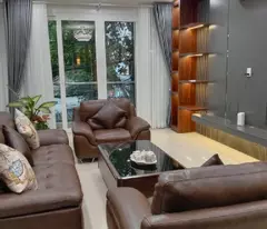 Bán nhà Lâm Du - 82m2 - 4T - 10,8 tỷ - ô tô thông, chờ thang máy, nội thất xịn sò