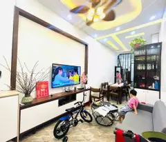 Bán nhà phố Đại La, Hai bà Trưng 37m, 5 tầng. Giá: 6.85 tỷ
