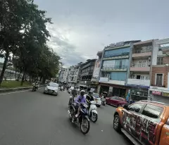 Bán Nhà GÓC 2 Mặt Tiền đường Lý Thái Tổ,Q.10,DT:5,3mx11m,KC:6 lầu,THANG MÁY,Giá:18,8 tỷ