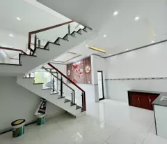 HÀNG NGỘP giảm hơn 300tr bán nhanh nhà 1 trệt 1 lầu sổ riêng thổ cư