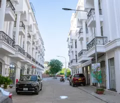 Nhà phố 1 trệt 3 lầu sổ hồng sẵn thành phố Tây Ninh
