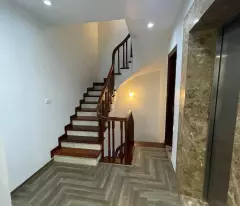 MỚI NHẤT NHÀ ĐẸP NGỌC THUỴ LONG BIÊN. THANG MÁY GARA Ô TÔ TRÁNH KINH DOANH