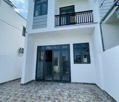 nhà lầu 6.5m x 15m sổ riêng thổ cư đường ô tô vào tận nhà