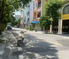 bán nhà Ngô Gia Tự, Long Biên DT 67m2*mặt tiền 7,5 m lô góc ô tô 1 bước ra phố giá 8 tỷ 370