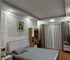 Bán nhà phố Xuân La DT 33m2,6 tầng, 3,3m MT. nhà đẹp ở luôn.