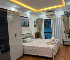Bán nhà phố Xuân La DT 33m2,6 tầng, 3,3m MT. nhà đẹp ở luôn.