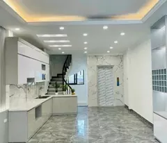BÁN NHÀ HOÀNG QUỐC VIỆT, DT 40M2, THANG MÁY, GẦN PHỐ, Ở NGAY, CHỈ 10.5 TỶ