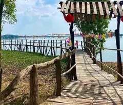 Bán vườn gần 2.000m2 mặt tiền đường bờ hồ 300tr