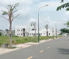 Cần bán lô đất Hoà Lợi giáp Vsip2.
DT 5x18 có 90m² thổ cư, dân cư đông đúc.
 Chợ Bến Đồn ,Phường