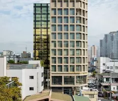 Building cỡ nhỏ – Quán Thánh – 283m2 – 4 tầng – 12.5m mặt tiền – 113 tỷ.