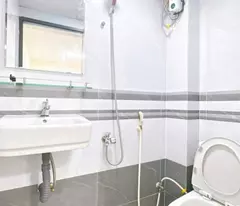 Hẻm rộng 4m Ngang 3x9-2 tấm Q4 hơn 2 tỷ 

Hẻm 4m cách hẻm xe hơi tải 10 m 
Nguyễn Tất Thành Q4