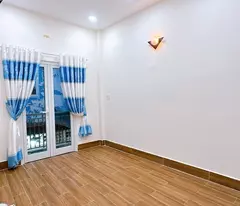 Hẻm xe hơi cách nhà 50 m 
Ngang 3 x 9 Q4 Cách Q 1-100 m 
hơn 2,5 tỷ