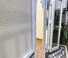 Hẻm xe hơi cách nhà 50 m 
Ngang 3 x 9 Q4 Cách Q 1-100 m 
hơn 2,5 tỷ