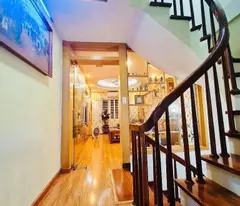 Bán Nhà Phố Vĩnh Phúc 40m2 - 6.9 tỷ - Ngõ Nông - Ô Tô Cách 10M - Nhà Đẹp Như Hoa Hậu