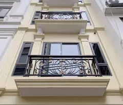 HOÀNG QUỐC VIỆT - PHÂN LÔ - 8 TẦNG - THANG MÁY - Ô TÔ VÀO NHÀ - NGÕ THÔNG - AN SINH ĐỈNH
