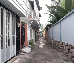 Ngay Emart 1 - Hẻm thông 3m - DT 4.5x10m - 2T đúc - SHR