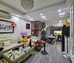 Bán Nhà Nguyễn Khánh Toàn  45m2- 8.6 Tỷ - Ngõ Nông- Thông Thoáng - 5m Ra OTo - Dân Trí Cao