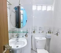 Nhà đẹp Ngang 3.2 x 7 đúc 3 tấm 
Đoàn Văn Bơ p9 Q4 dưới 4 tỷ