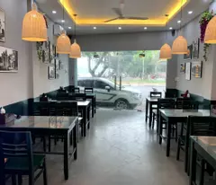 BÁN NHÀ MẶT PHỐ HOÀNG CẦU, ĐỐNG ĐA, DIỆN TÍCH 50M2, 3 TẦNG KINH DOANH, MẶT TIỀN 4.8M, GIÁ 26 TỶ.