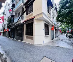PHÂN LÔ - VỈA HÈ - HAI MẶT NGÕ Ô TÔ TRÁNH - ĐỖ ĐẬU NGÀY ĐÊM - BÁN ĐẤT TẶNG NHÀ 3 TẦNG - SỔ HOA HẬU