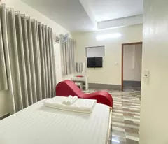 BÁN GẤP KHÁCH SẠN 6 TẦNG, DOANH THU HƠN 100TR/THÁNG, MẶT TIỀN HT13.
