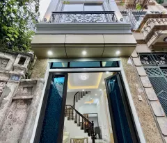 BÁN NHÀ TRUNG TÂM QUẬN CẦU GIẤY – NHÀ MỚI ĐẸP LONG LANH – NGÕ THÔNG – KINH DOANH NHỎ - 50M RA PHỐ