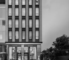Bán tòa “Building cỡ nhỏ” – Giang Văn Minh – 260m2 – 9 tầng  – giá thỏa thuận.