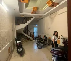 Cần bán Phố Dương Quảng Hàm Cầu GIấy ô tô tránh,vị trí tiện lợi 11 phòng 57m x6 tầng 9,7 tỉ