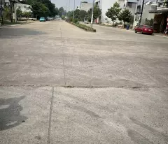 Cần bán lô đất 5 x 20 đối diện Chợ đang buôn bán, sổ sẵn, giá 900tr