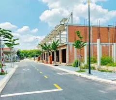 Bán Đất nền : chỉ 𝟏.8 𝐭ỷ. -Nhà phố xây sẵn: 𝟐.4 tỷ  1 trệt 1 lững 1 lầu 
- Diện tích đa dạng: