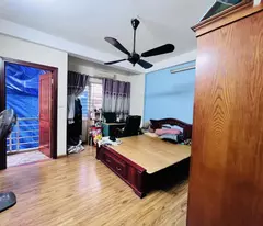 BÁN NHÀ TRUNG KÍNH_MẶT NGÕ THÔNG_ KINH DOANH SẦM UẤT_NGÕ TO_GẦN PHỐ_ DÂN XÂY CHẮC CHẮN.